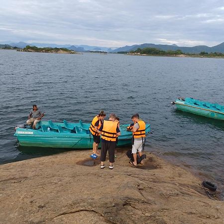 Gal Oya Lake View Inginiyagala Polwatta Bagian luar foto
